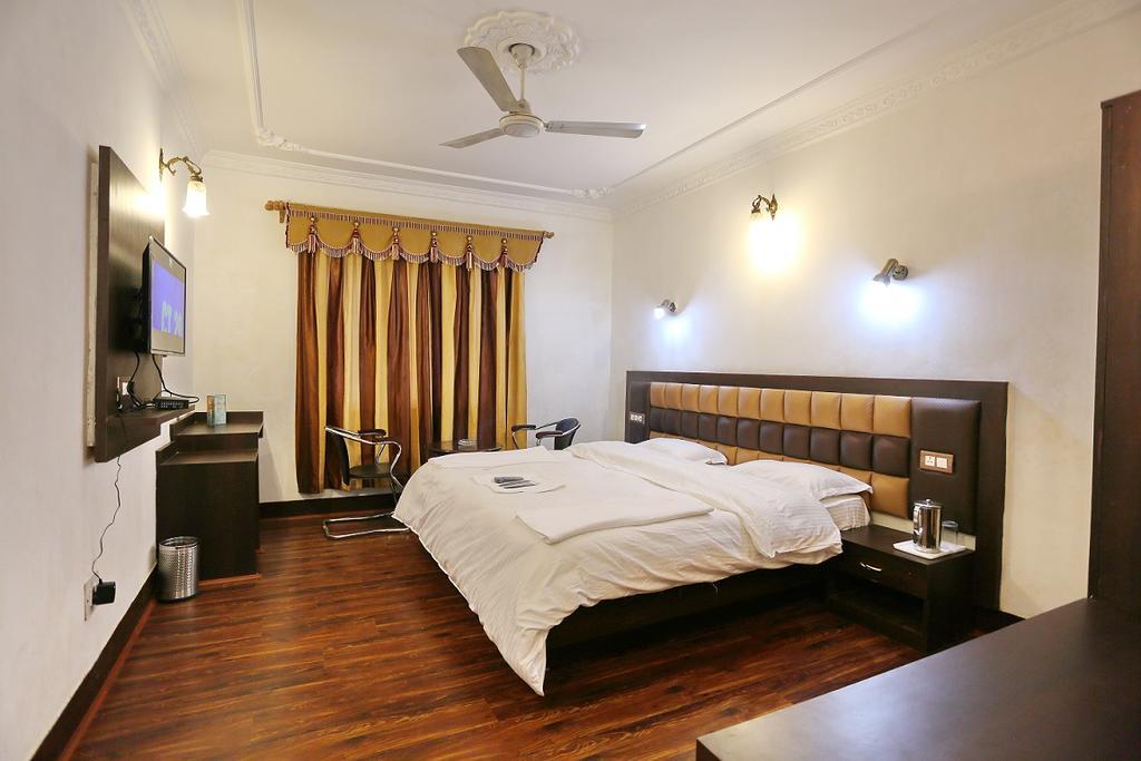 Hotel Ibni Kabeer Srīnagar 外观 照片