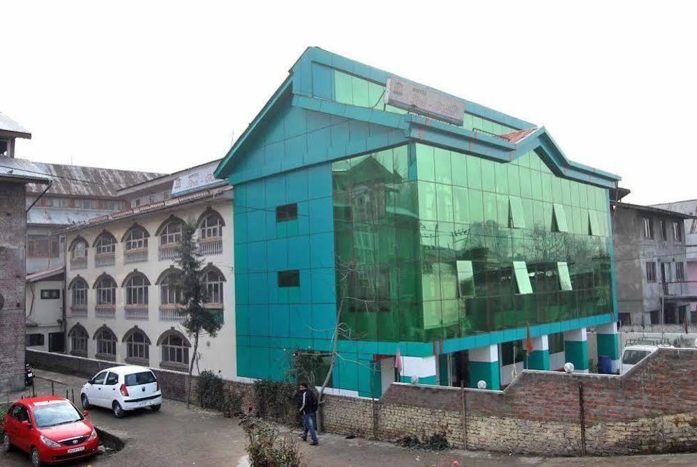 Hotel Ibni Kabeer Srīnagar 外观 照片