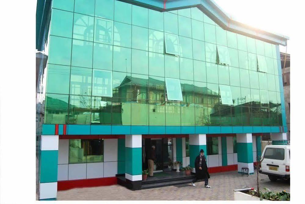 Hotel Ibni Kabeer Srīnagar 外观 照片