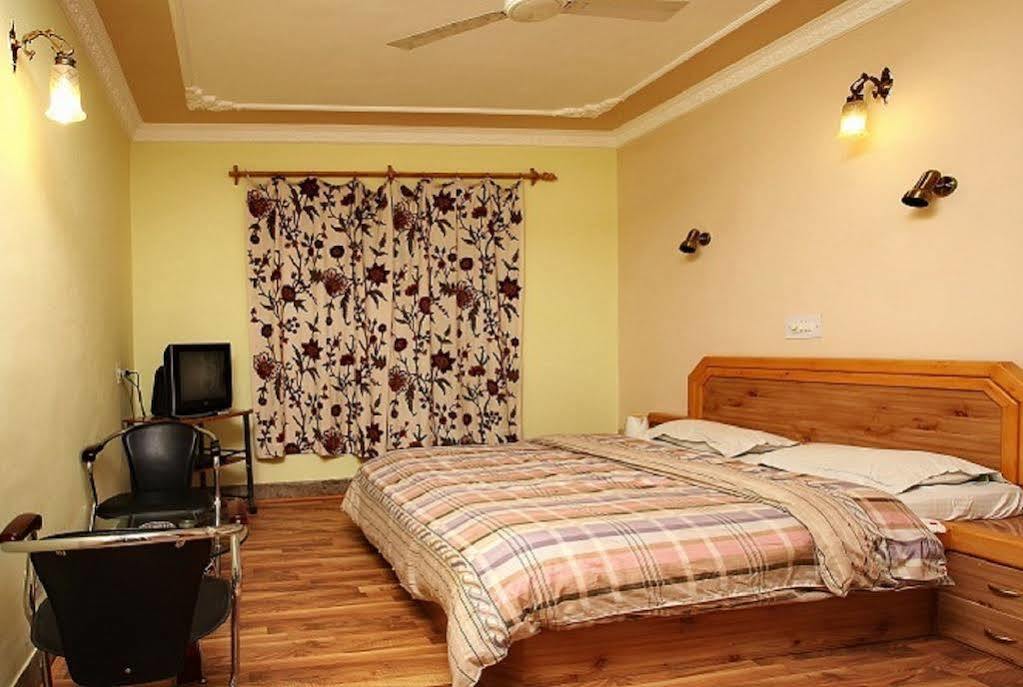 Hotel Ibni Kabeer Srīnagar 外观 照片