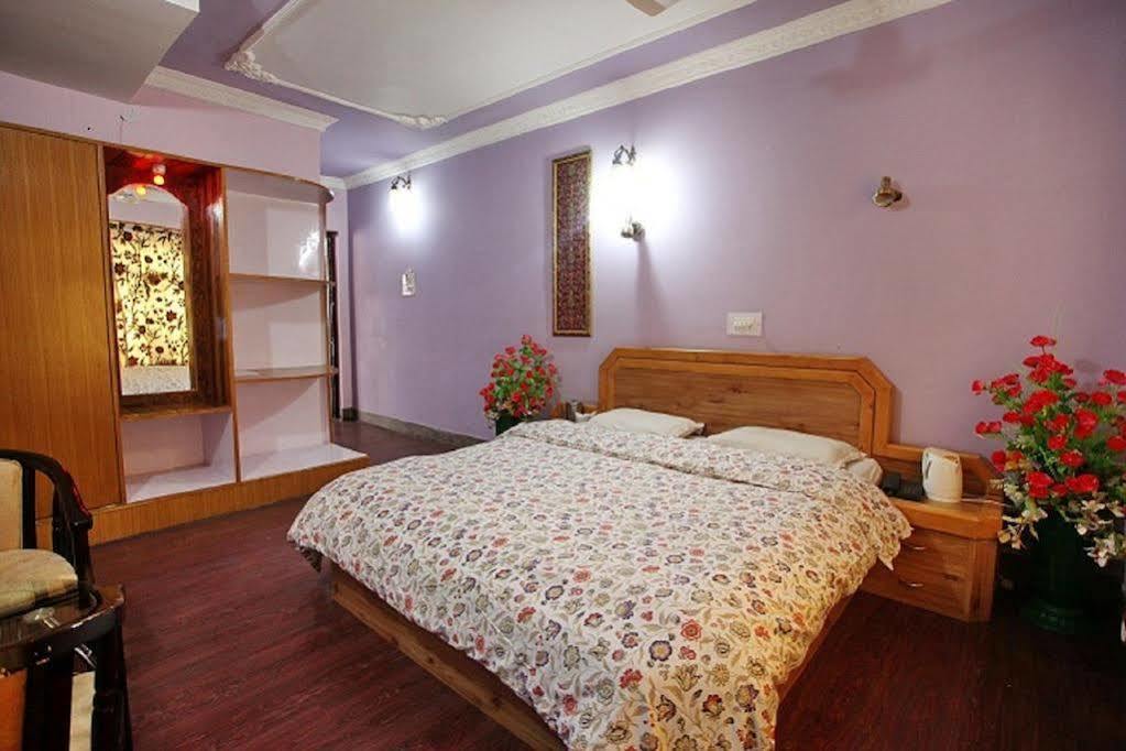 Hotel Ibni Kabeer Srīnagar 外观 照片