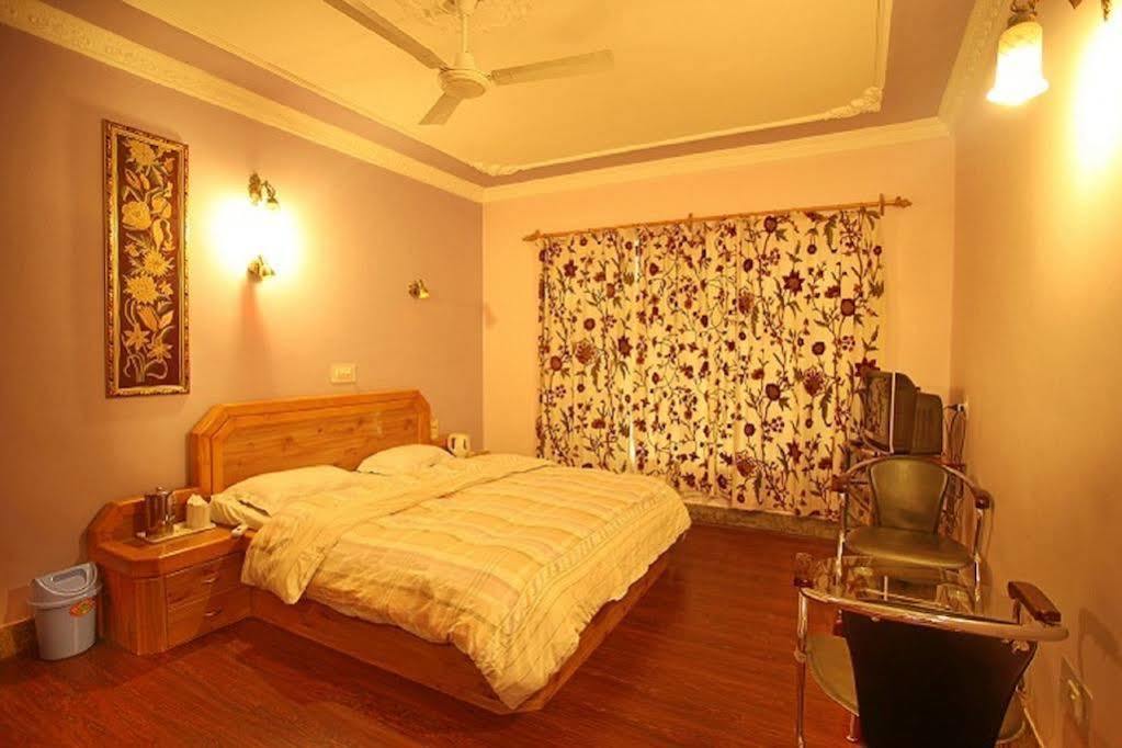 Hotel Ibni Kabeer Srīnagar 外观 照片