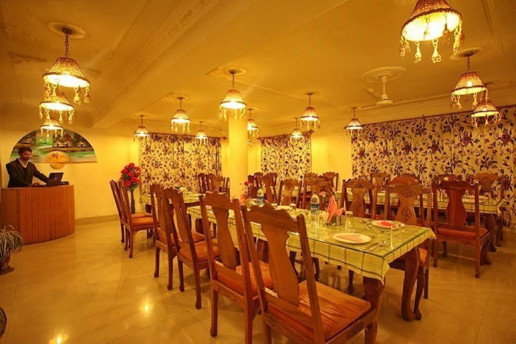 Hotel Ibni Kabeer Srīnagar 外观 照片